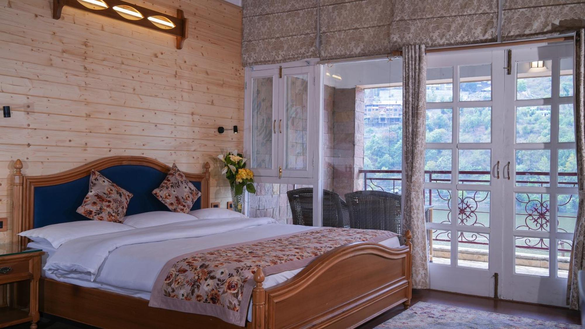 Neelesh Inn- A Luxury Lake View Hotel- 20 Kms From Nainital Bhīm Tāl Exterior foto