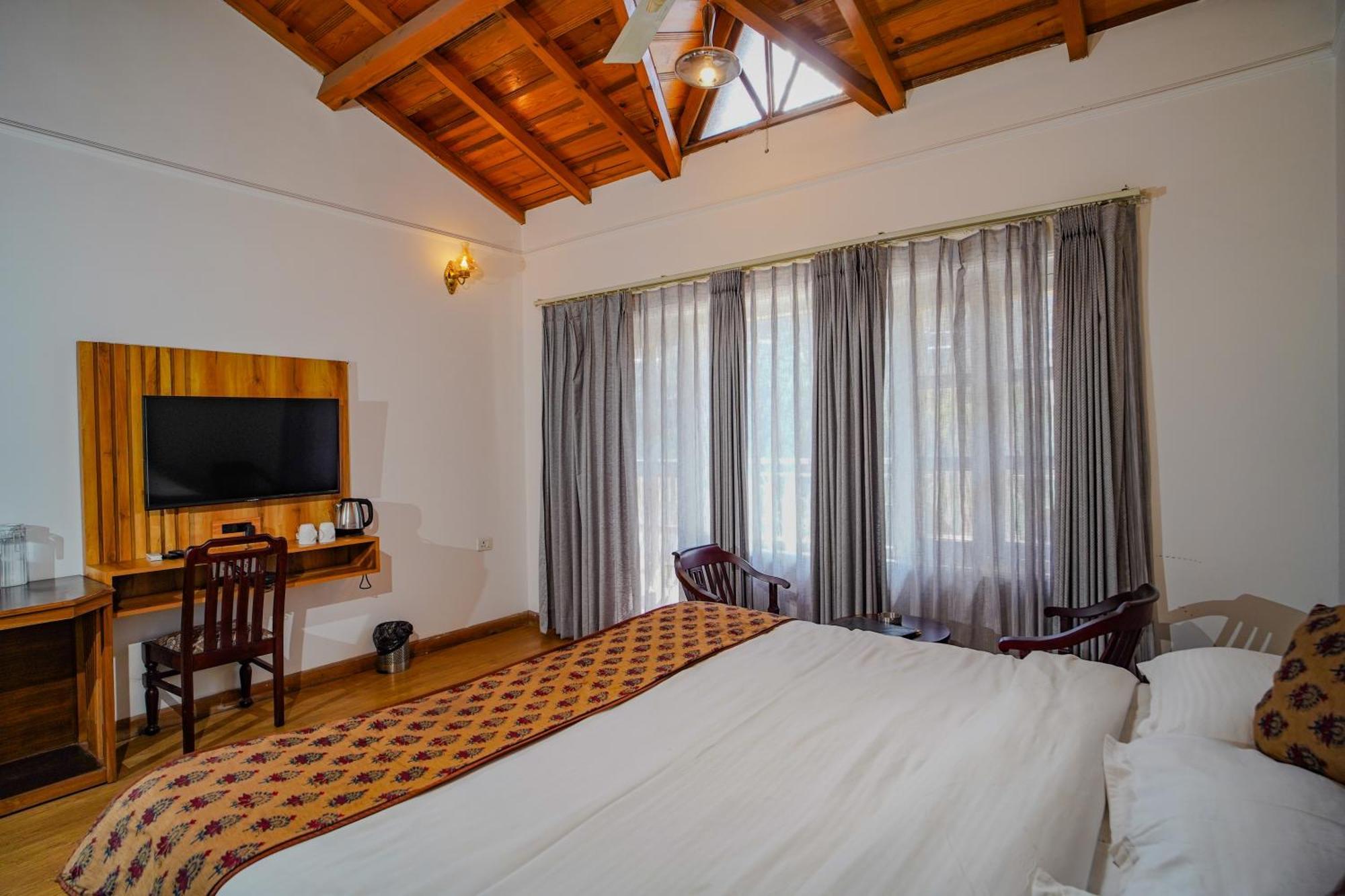 Neelesh Inn- A Luxury Lake View Hotel- 20 Kms From Nainital Bhīm Tāl Exterior foto