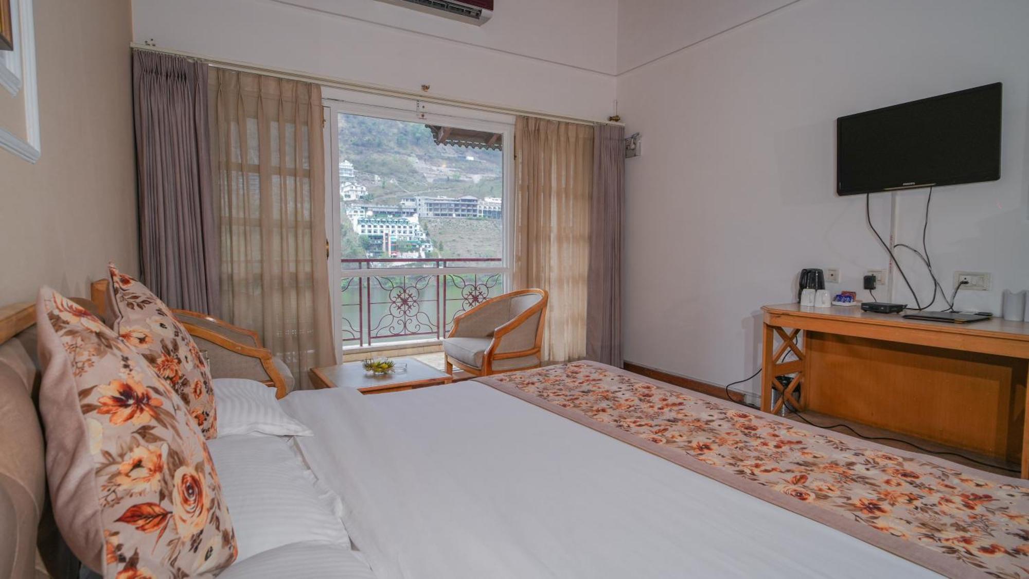 Neelesh Inn- A Luxury Lake View Hotel- 20 Kms From Nainital Bhīm Tāl Exterior foto