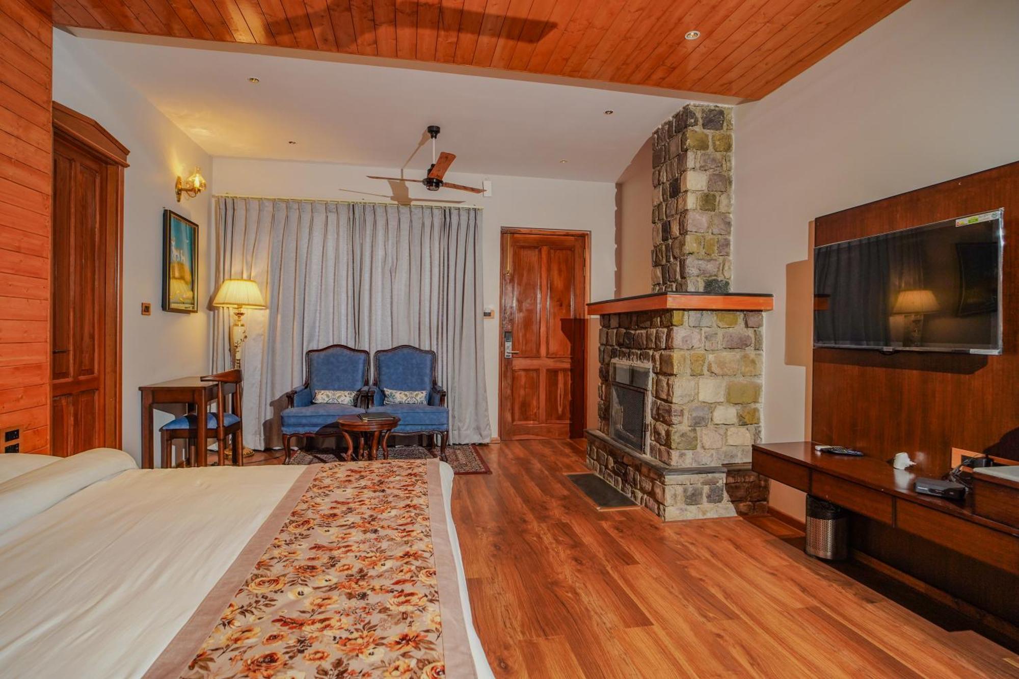 Neelesh Inn- A Luxury Lake View Hotel- 20 Kms From Nainital Bhīm Tāl Exterior foto