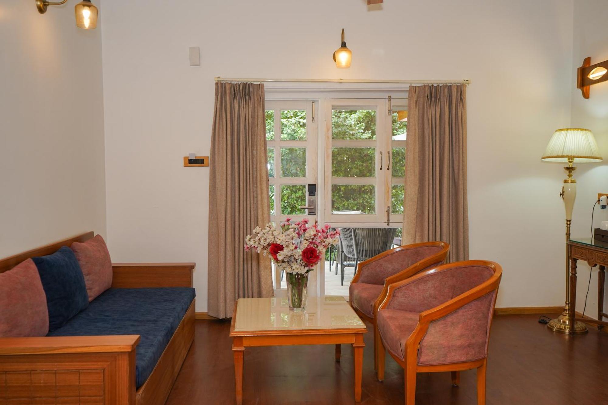 Neelesh Inn- A Luxury Lake View Hotel- 20 Kms From Nainital Bhīm Tāl Exterior foto